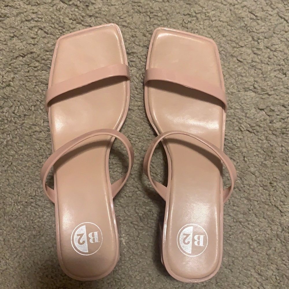 B2 neutral sandals only worn once